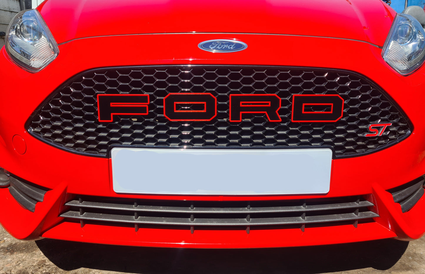 Grill Bumper Badge Colour Outlined Letters Fiesta Focus 120mm x 65mm X4